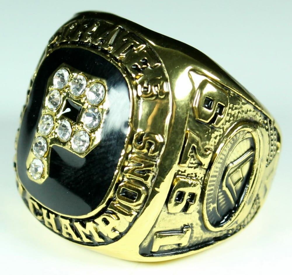 main_4-Bill-Madlock-Pittsburgh-Pirates-High-Quality-Replica-1979-MLB-Championship-Ring-PristineAuction.com_.jpg